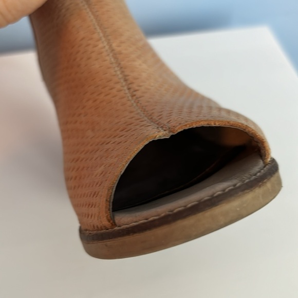 Fun, sturdy summer heels. Comfortable!! Worn and loved but def far from done! - Picture 13 of 13